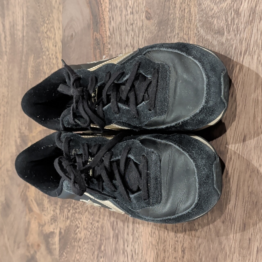 Converse Cons Black and Gold Sneakers - Picture 3 of 7